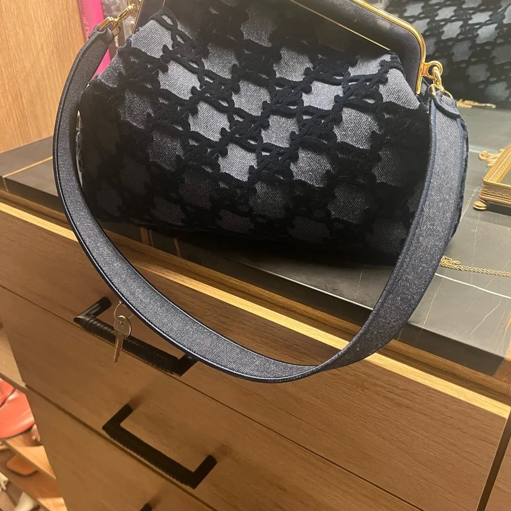 Fendi First Medium
Blue denim bag - Picture 11 of 15